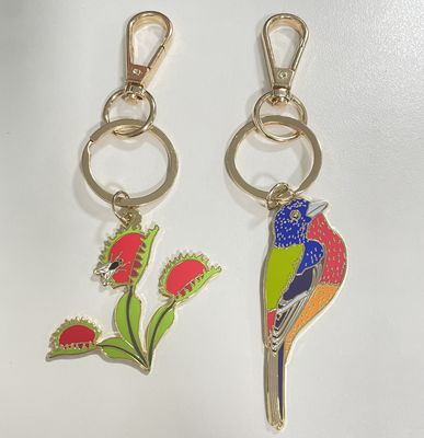 3 ডি লোগো অক্ষর সহ কাস্টম কীচেন হার্ড নরম এনামেল এবং স্যান্ডব্লাস্ট ব্যাকসাইড ব্যক্তিগতকৃত কীচেন