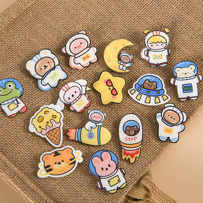 ভালো দাম Personalized Cute Clear Pin Customized Acrylic Pins Fridge Magnet Custom Anime Cartoon Epoxy Acrylic Badge Pins Keychain Charm অনলাইন