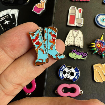 কাস্টম মেটাল ফোন স্টিকার ️ মোবাইল ফোনের সজ্জা জন্য অনন্য স্যুভেনির দুল ব্যাজ ডিজাইন