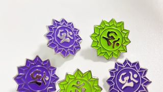 কাস্টম এনামেল পিন ব্র্যান্ডিং সমাধান