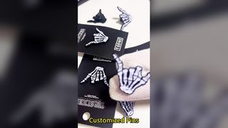 নরম বা হার্ড ফিনিশ, ইউভি প্রিন্ট এবং সুন্দর কার্টুন ডিজাইন সহ আপনার নিজের স্পার্কলি এনামেল পিন তৈরি করুন।